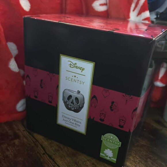 Scentsy Disney Villains Just One Bite Poison Apple Snow White Warmer - NEW - Picture 4 of 7